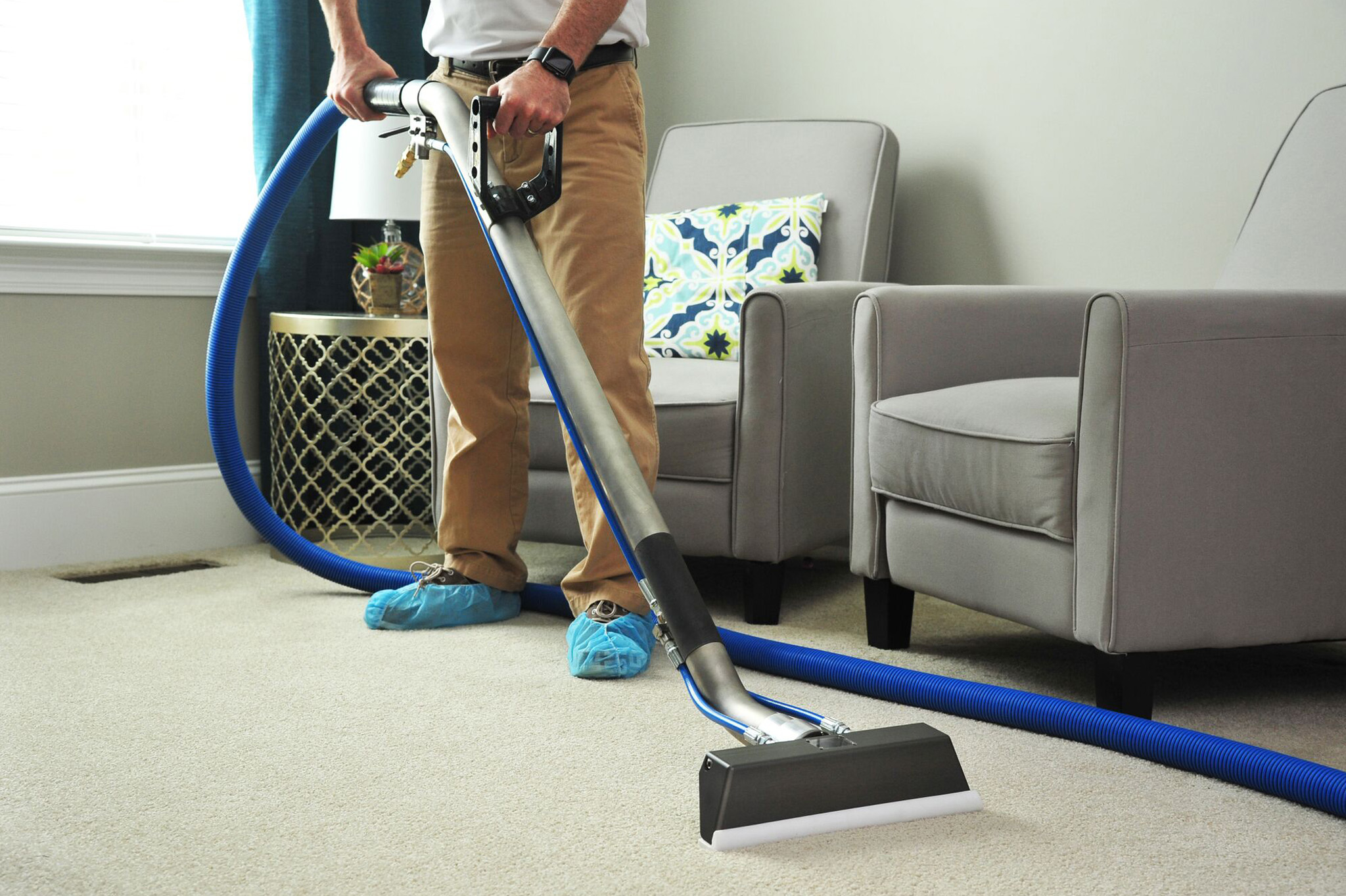 Professional carpet cleaner cleaning carpets in a home.